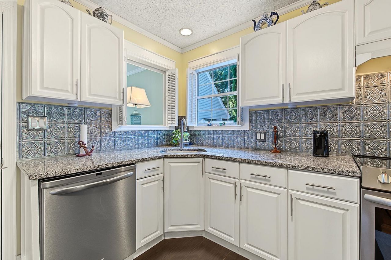 4273 Brook Dr. Photo 32