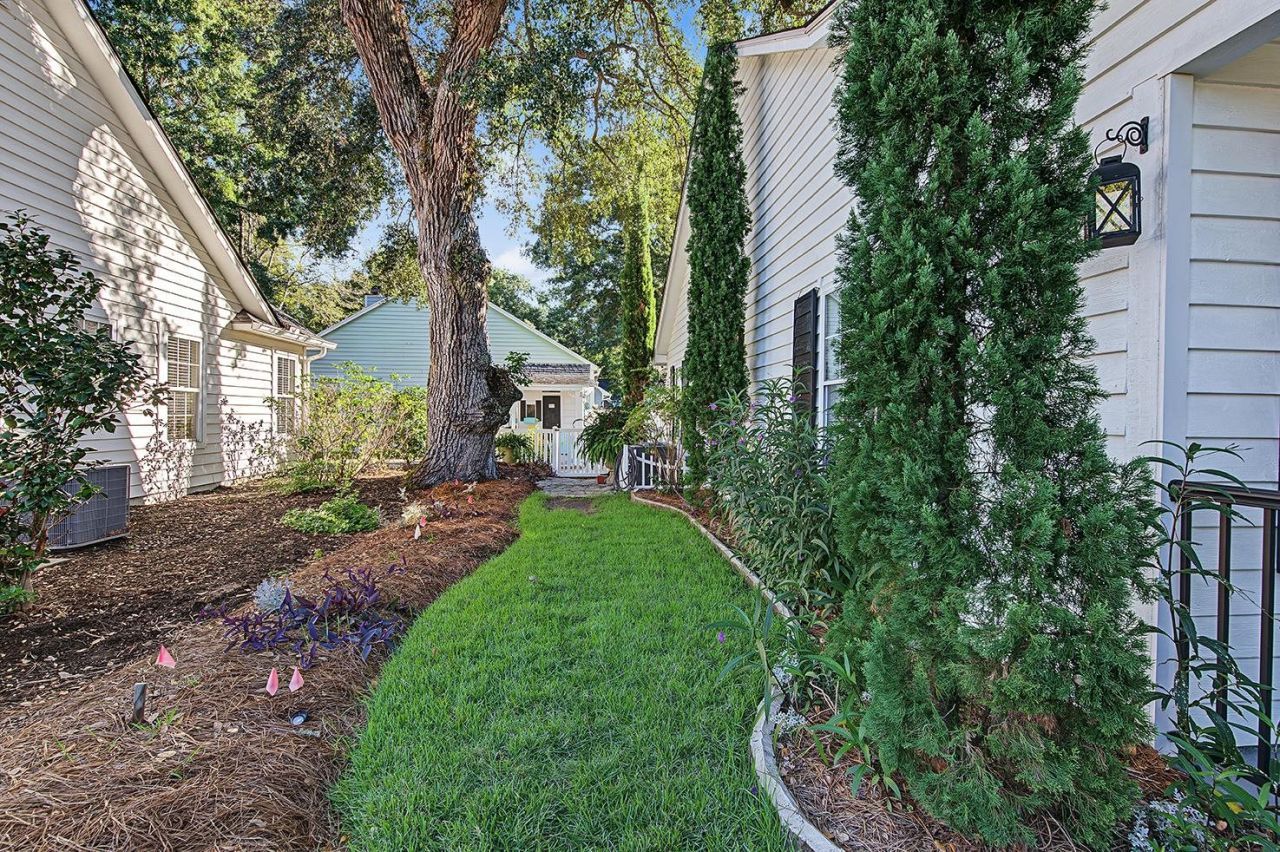 4273 Brook Dr. Photo 4