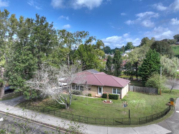 133 E Market Street, Mccaysville, GA 30555
