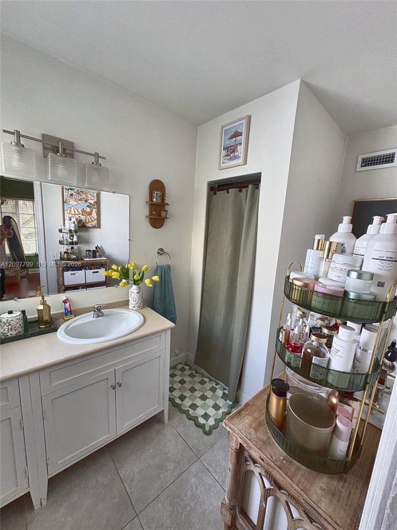 9280 Bay Harbor Ter , Unit 25, Bay Harbor Islands, FL 33154 Photo