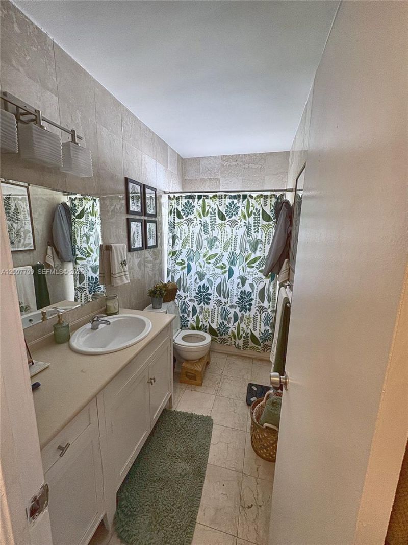 9280 Bay Harbor Ter , Unit 25, Bay Harbor Islands, FL 33154 Photo