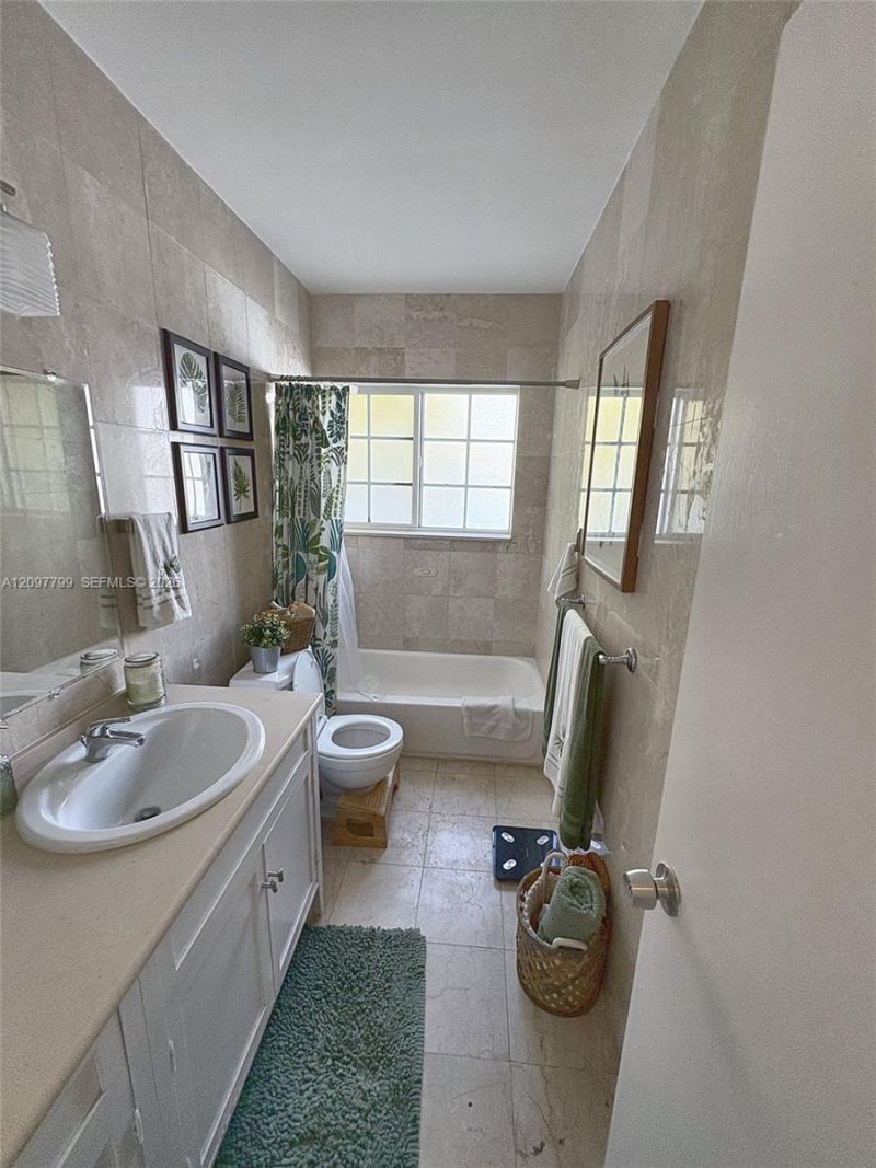 9280 Bay Harbor Ter , Unit 25, Bay Harbor Islands, FL 33154 Photo