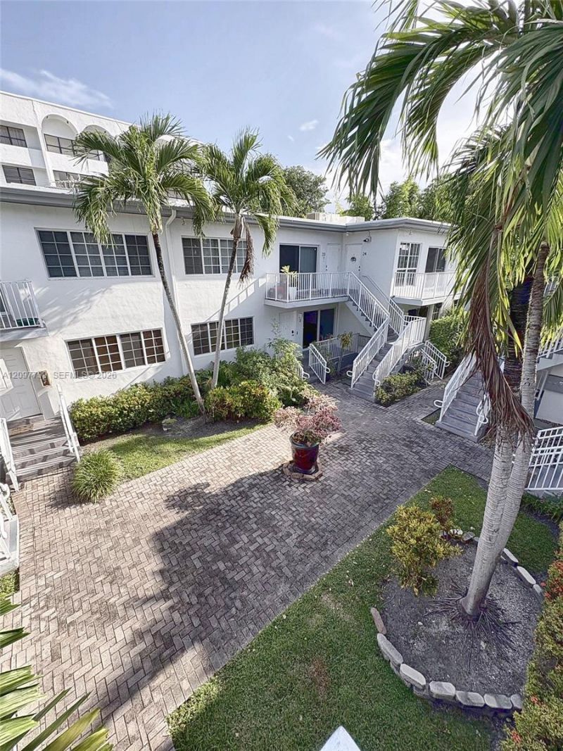 9280 Bay Harbor Ter , Unit 25, Bay Harbor Islands, FL 33154 Photo
