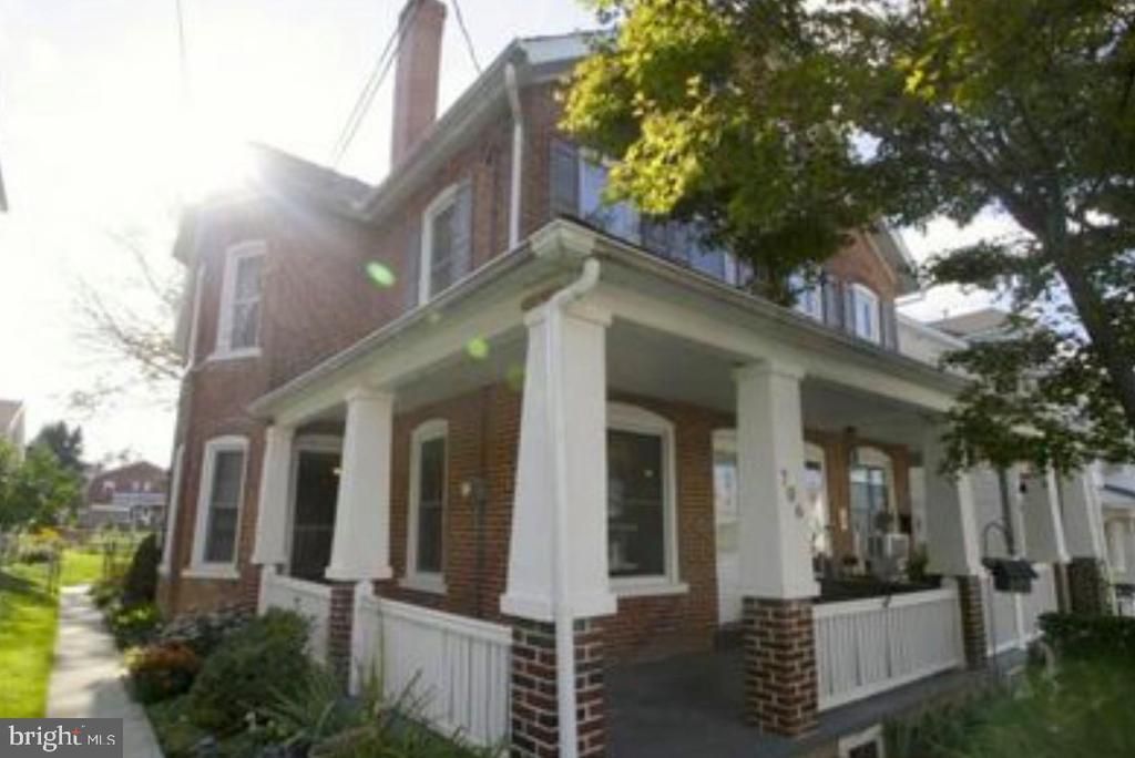 706 S BERGEN STREET, FOUNTAIN HILL, PA 18015
