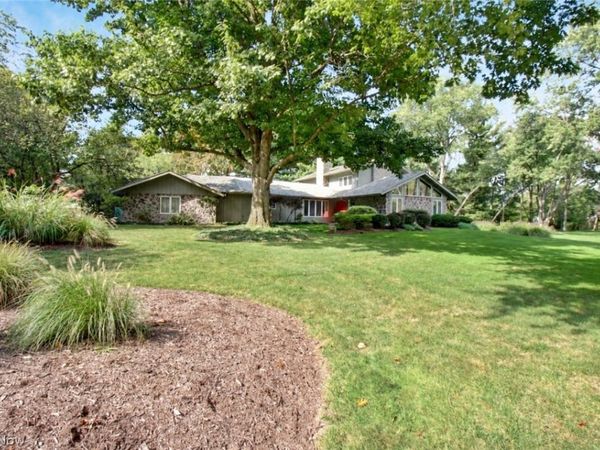 2025 Lyndway Road, Lyndhurst, OH 44121