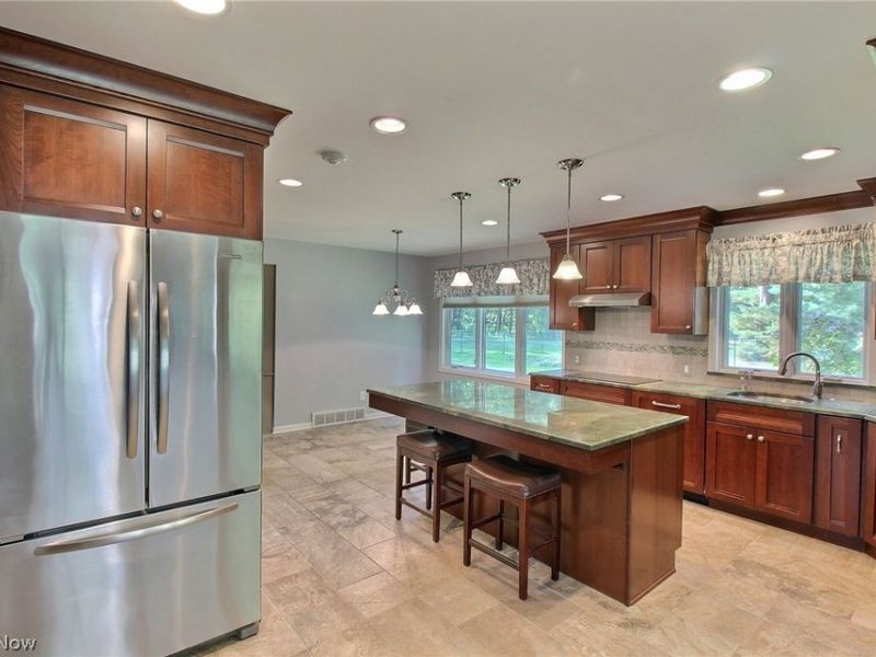 2025 Lyndway Road, Lyndhurst, OH 44121 Photo 10