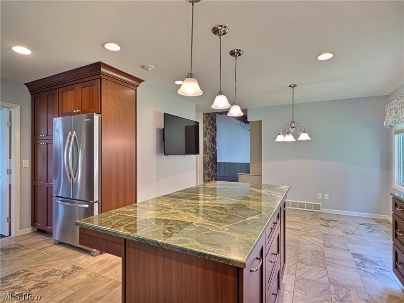 2025 Lyndway Road, Lyndhurst, OH 44121 Photo 11