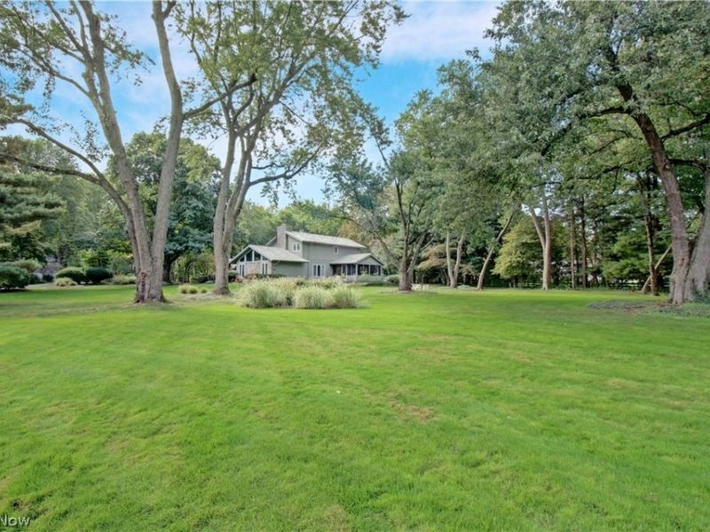 2025 Lyndway Road, Lyndhurst, OH 44121 Photo 2