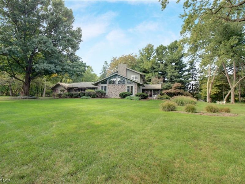 2025 Lyndway Road, Lyndhurst, OH 44121 Photo 3