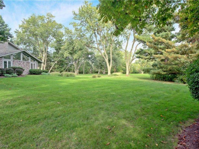 2025 Lyndway Road, Lyndhurst, OH 44121 Photo 4