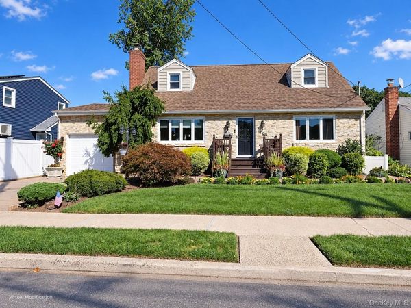 169 Doris Avenue , Franklin Square, NY 11010