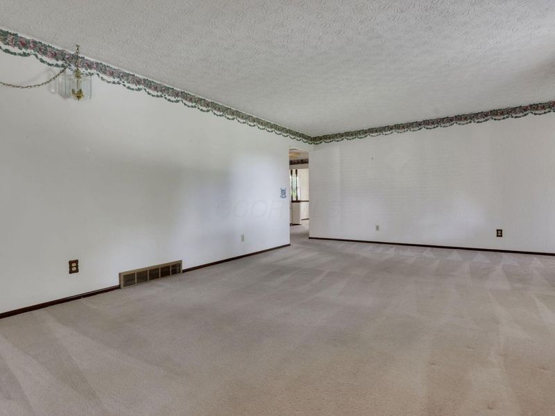 261 Wendell Road SW, Etna, OH 43068 Photo 3