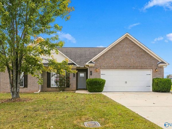 275 Narrow Lane, New Market, AL 35761