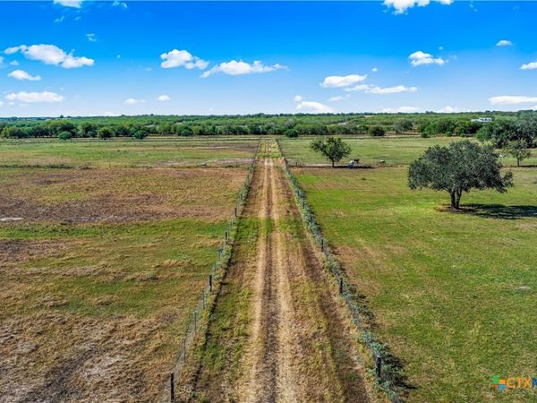 000 Vfw Road , Yorktown, TX 78164