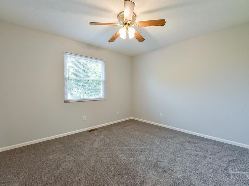 9926 Pinedale Drive, Colerain Township, OH 45231 Photo 12