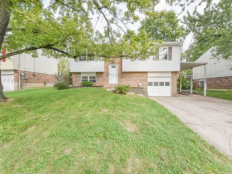9926 Pinedale Drive, Colerain Township, OH 45231 Photo 2