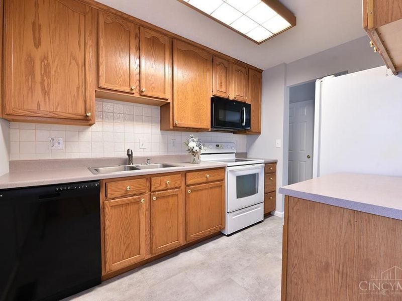 9926 Pinedale Drive, Colerain Township, OH 45231 Photo 9