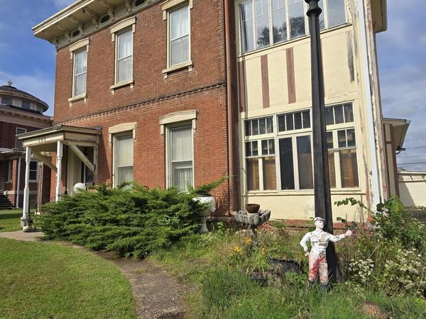 509 High Avenue E, Oskaloosa, IA 52577