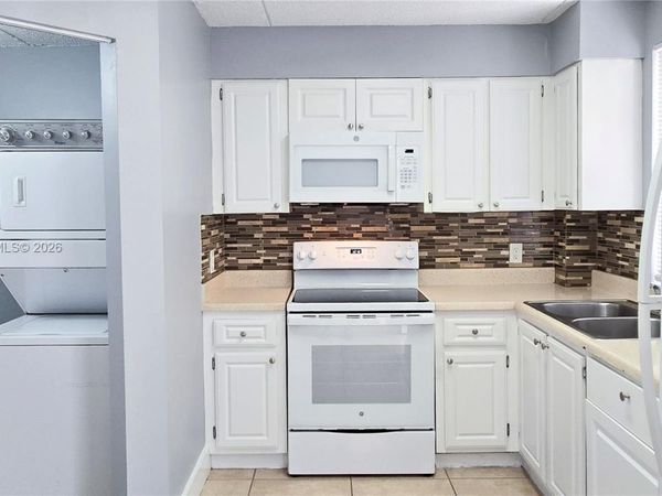 6065 NW 186th St , Unit 207, Hialeah, FL 33015