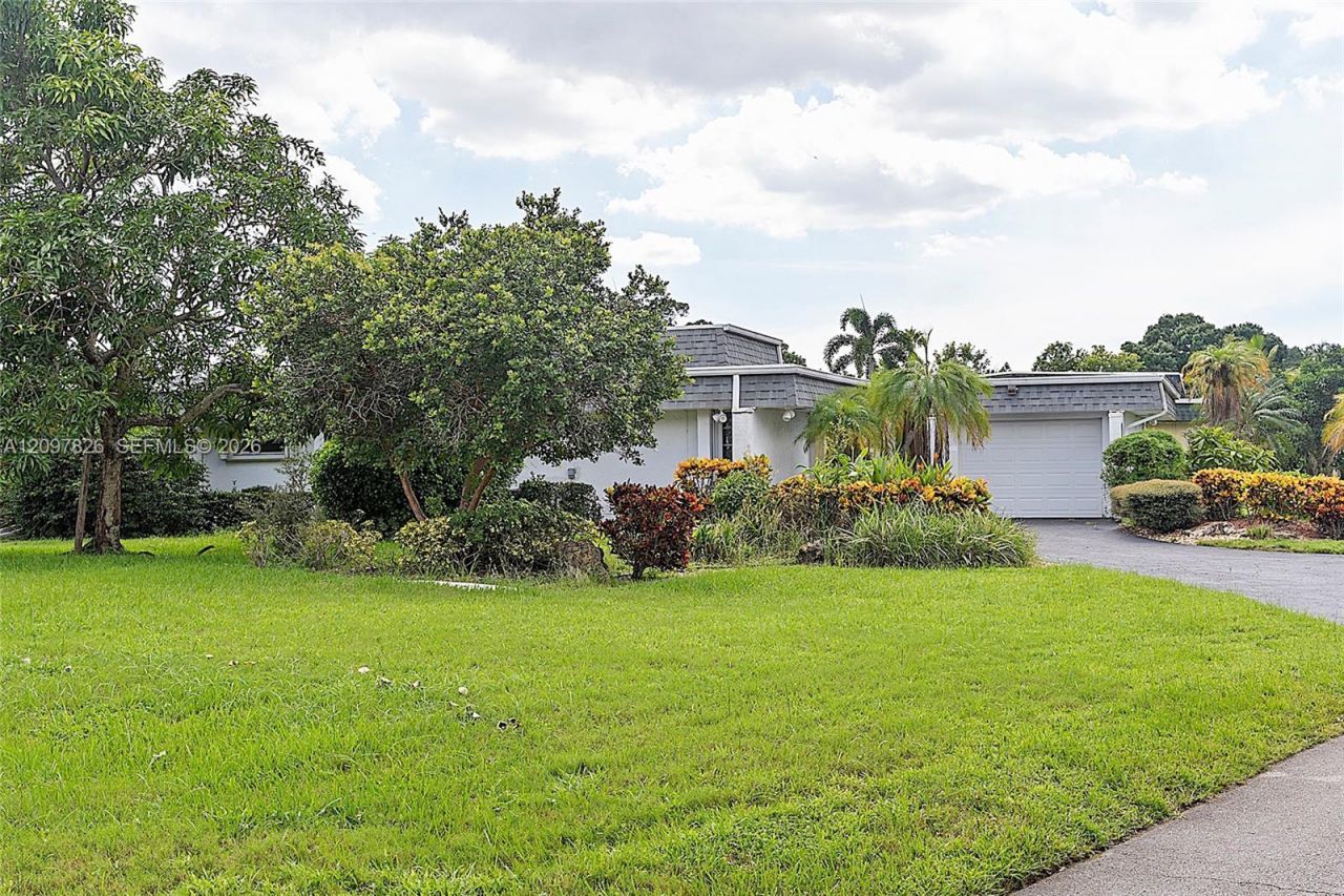 5010 Banyan Ln , Tamarac, FL 33319 Photo