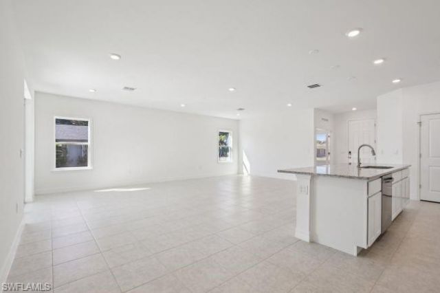 1946 NE 15th St , Cape Coral, FL 33909 Photo