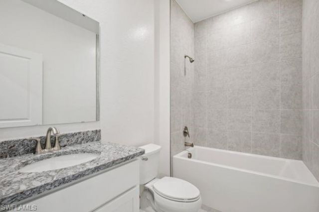 1946 NE 15th St , Cape Coral, FL 33909 Photo