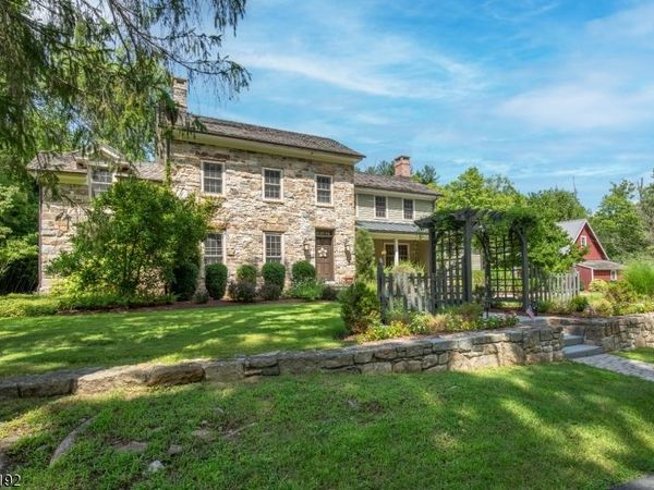 31 Water St, Tewksbury, NJ 08858