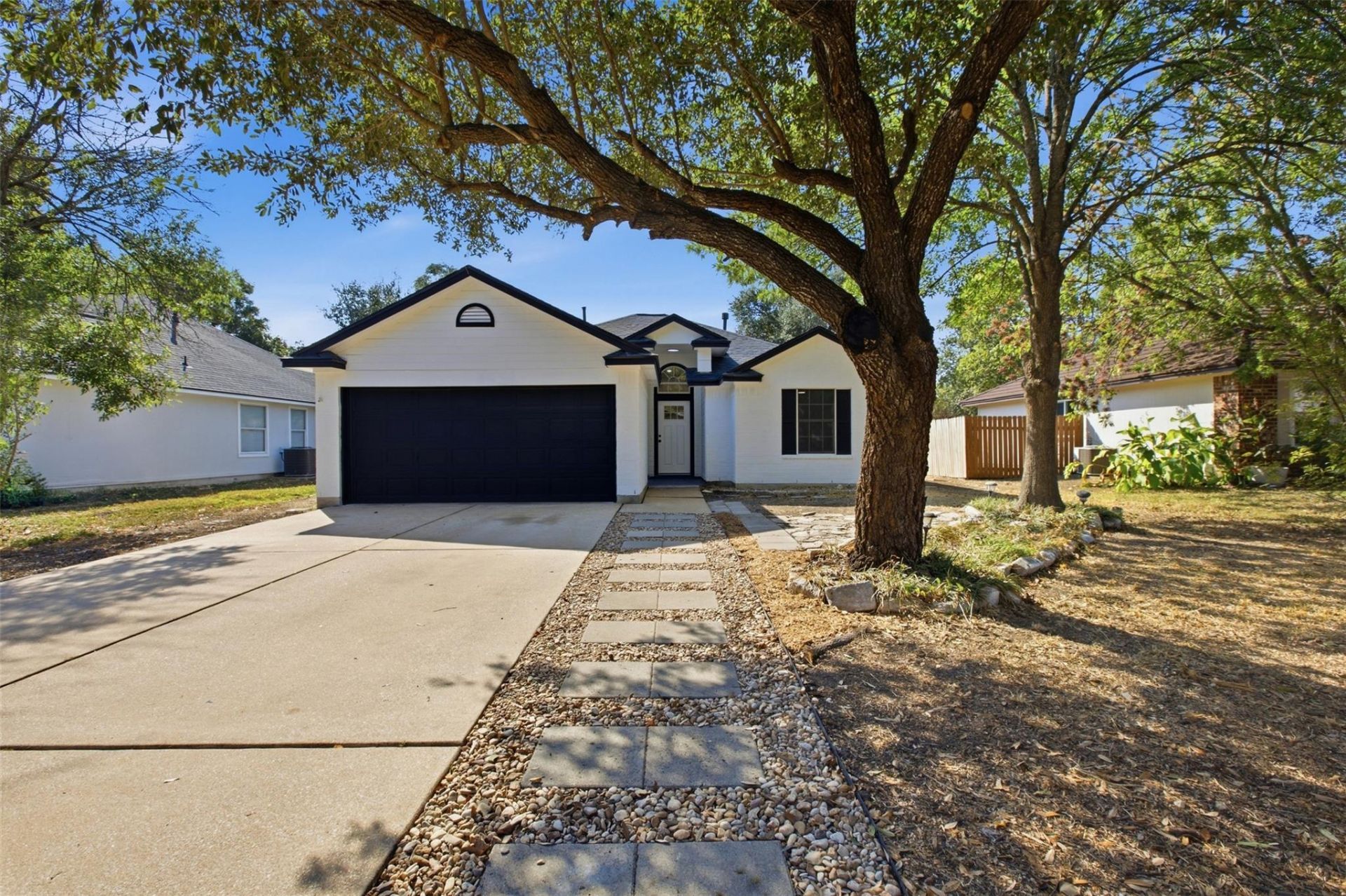 812 Honeysuckle Dr, Leander, TX 78641 Main Photo