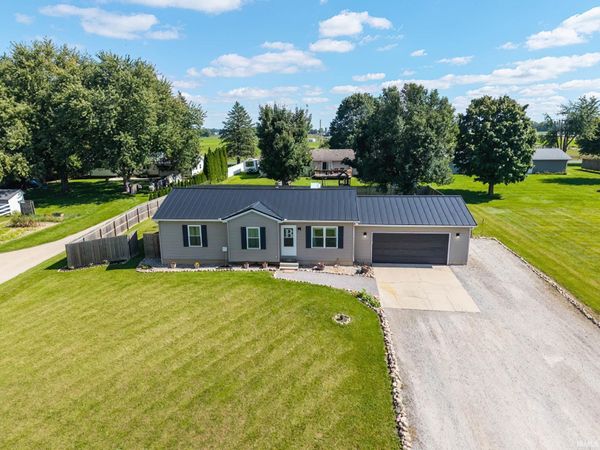 6925 S 505 W, Topeka, IN 46571