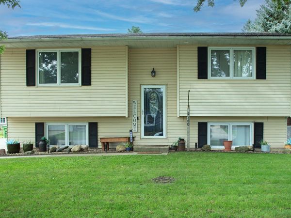 4760 Edgebrook Drive, Waterloo, IA 50701