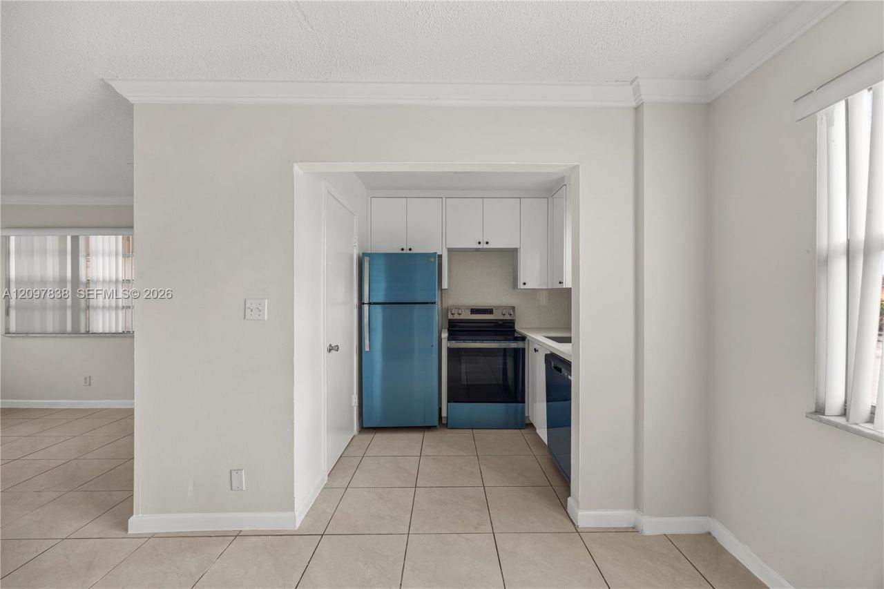 4933 Hollywood Blvd, Unit 206, Hollywood, FL 33021 Main Photo