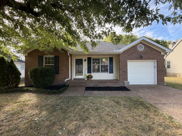 365 N Birchwood Dr, Hendersonville, TN 37075