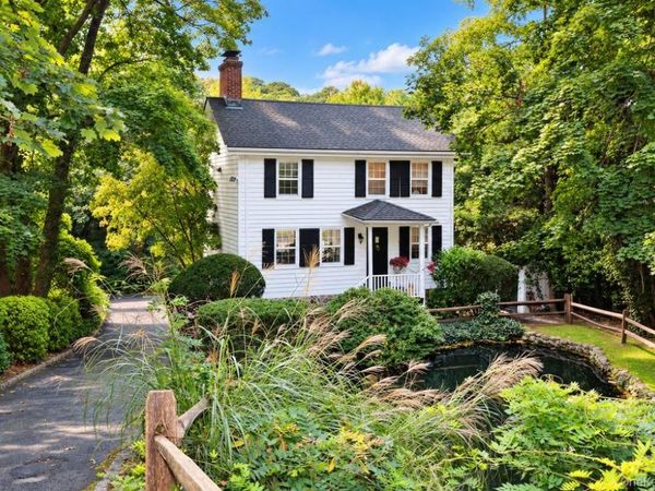 80 E Broadway, Roslyn, NY 11576