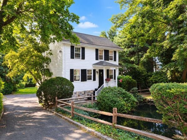 80 E Broadway, Roslyn, NY 11576