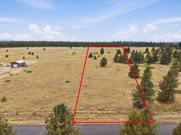 623 W W Slaton Ln, Deer Park, WA 99006