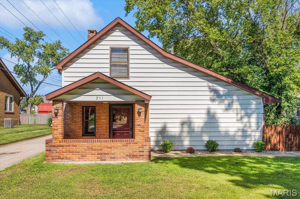 211 E Monroe Street, Belleville, IL 62220 Main Photo