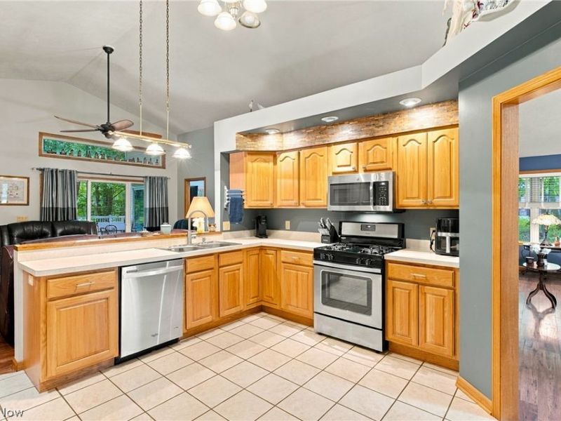 2445 Plum Creek Drive, Roaming Shores, OH 44084 Photo 13