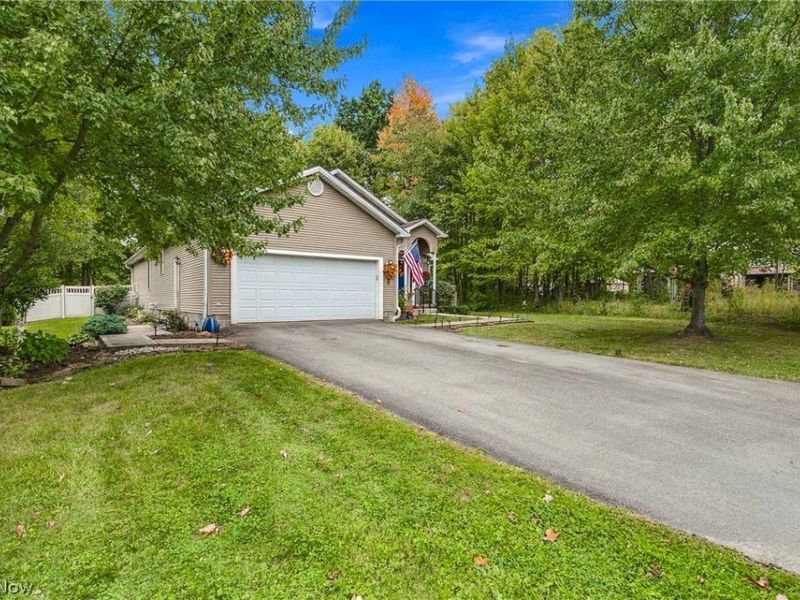 2445 Plum Creek Drive, Roaming Shores, OH 44084 Photo 8