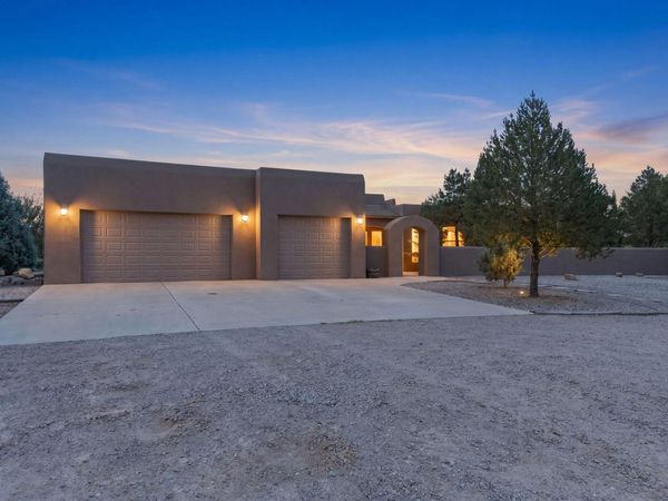 35 Berry Hill Farms Road , Los Lunas, NM 87031