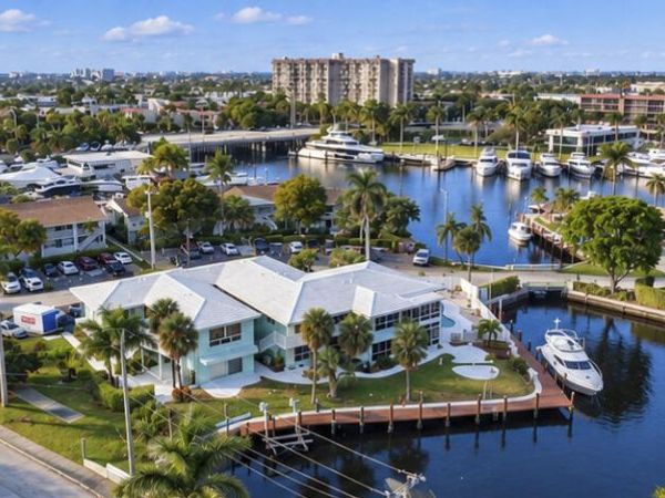 810 SE 22nd Avenue, Unit 202, Pompano Beach, FL 33062