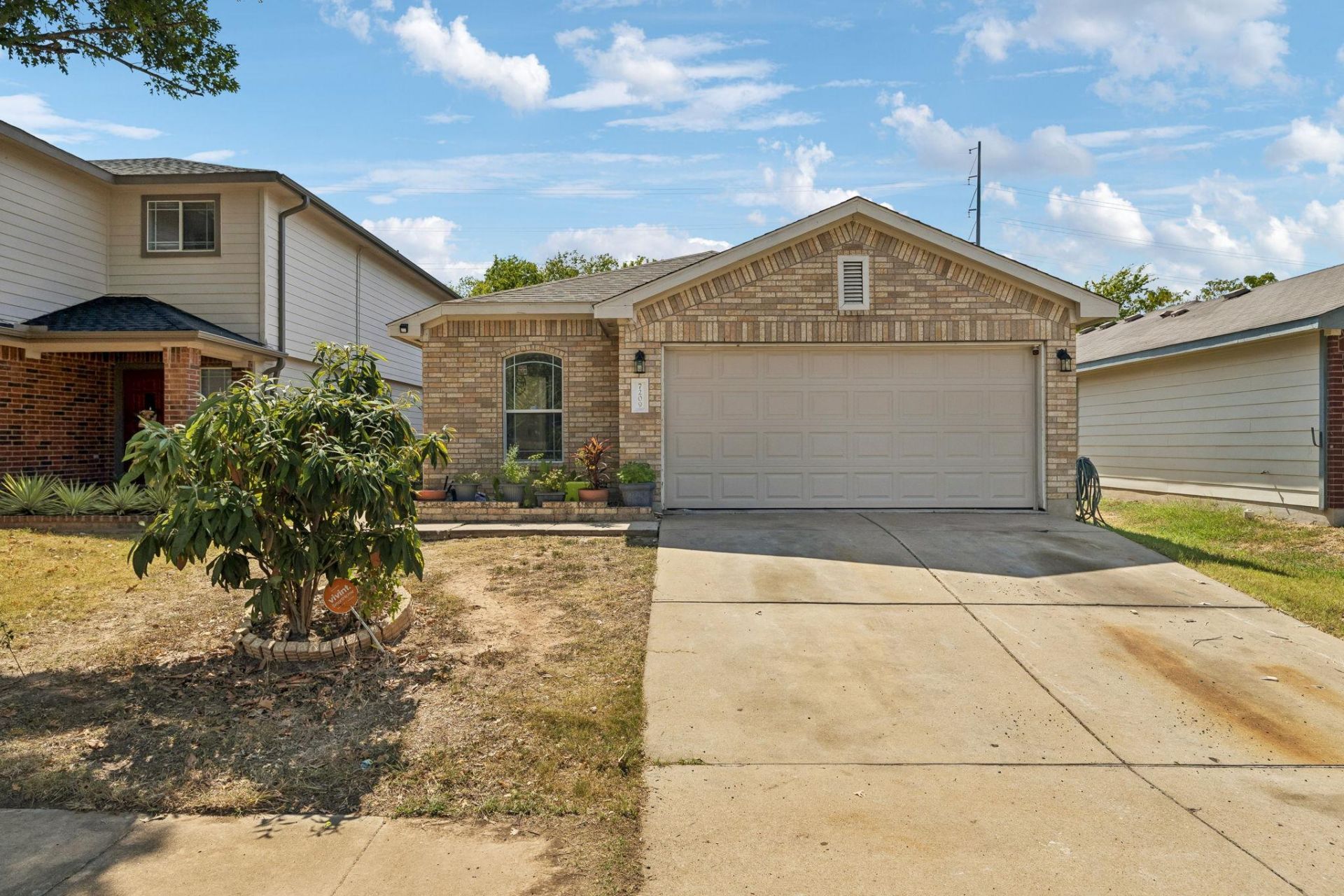 7209 Cayenne Ln, Austin, TX 78741 Main Photo