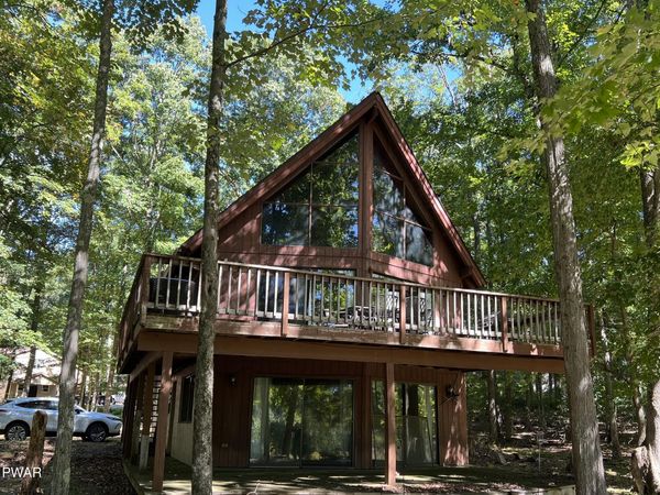 189 Eastwood Drive , Greentown, PA 18426