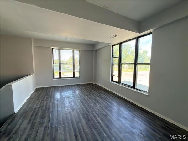 5096 Minerva Avenue , St Louis, MO 63113