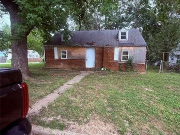752 S miller , Decatur, IL 62521