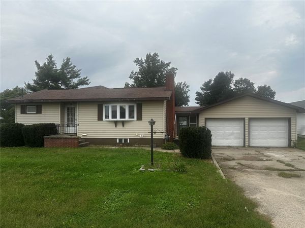 300 1st W , Newhall, IA 52315