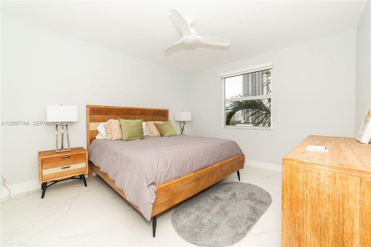 17145 N Bay Rd , Unit 4607, Sunny Isles Beach, FL 33160 Photo