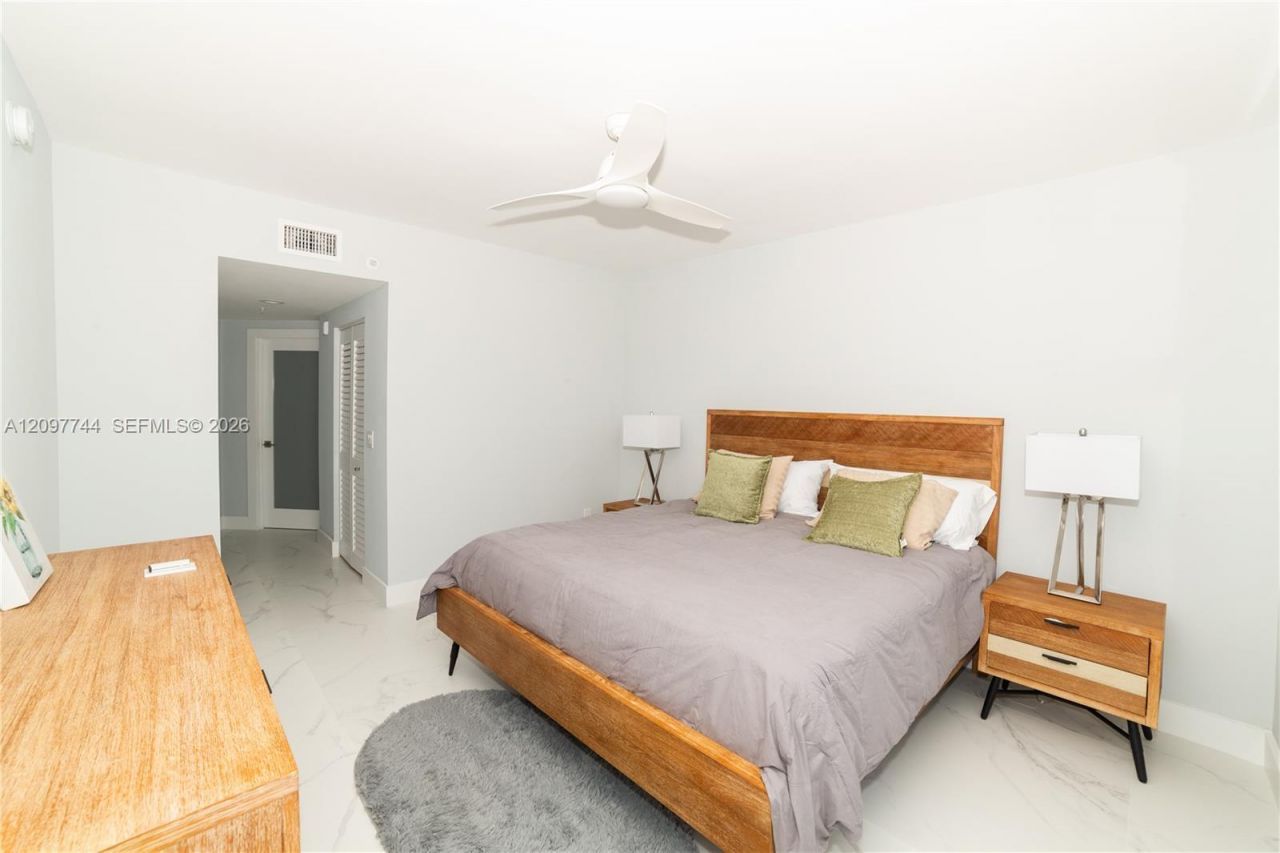 17145 N Bay Rd , Unit 4607, Sunny Isles Beach, FL 33160 Photo