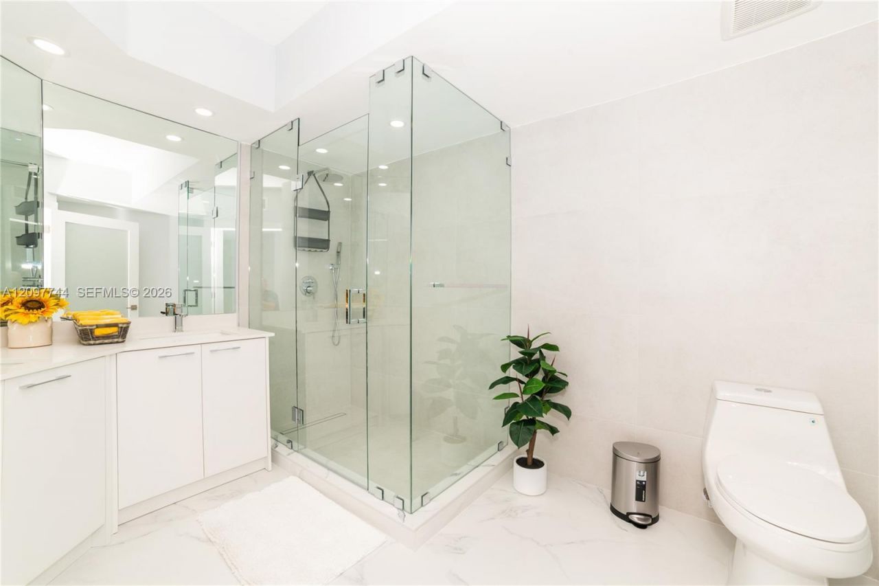 17145 N Bay Rd , Unit 4607, Sunny Isles Beach, FL 33160 Photo