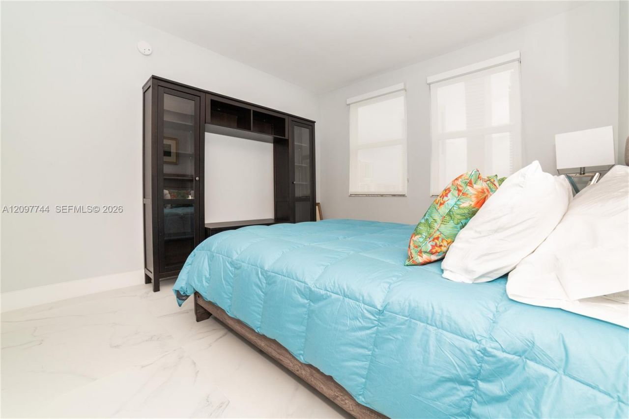 17145 N Bay Rd , Unit 4607, Sunny Isles Beach, FL 33160 Photo