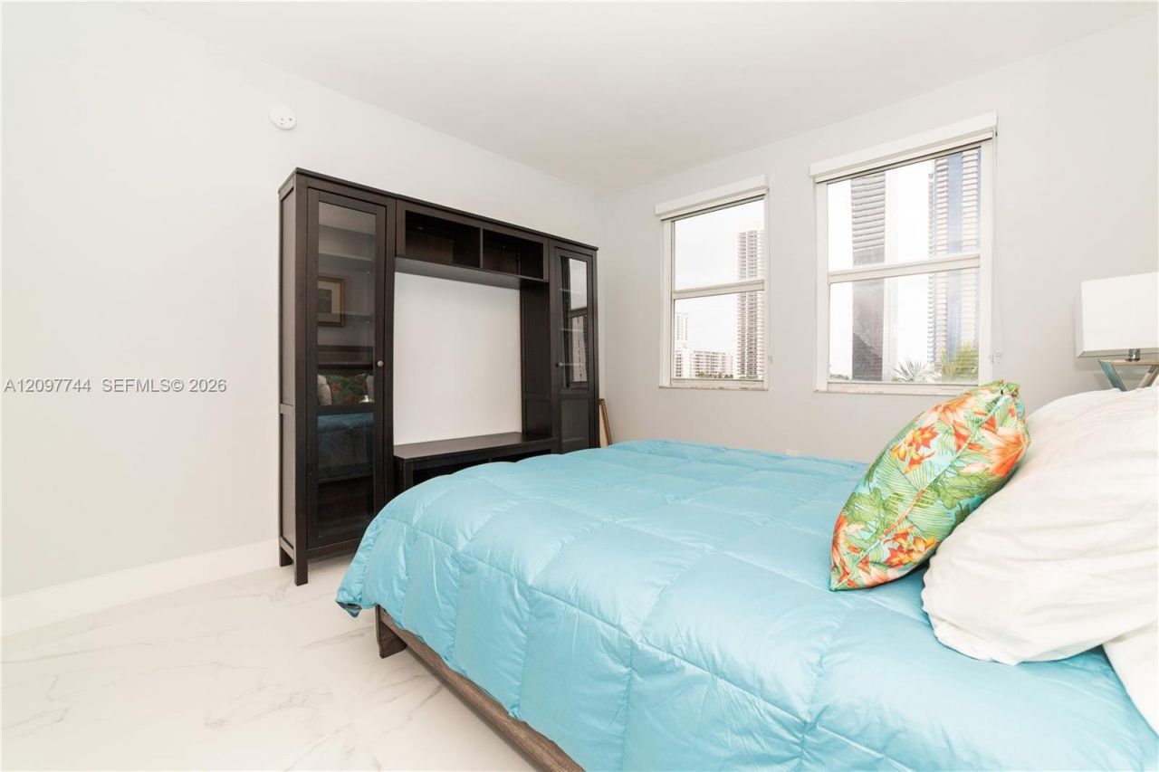 17145 N Bay Rd , Unit 4607, Sunny Isles Beach, FL 33160 Photo